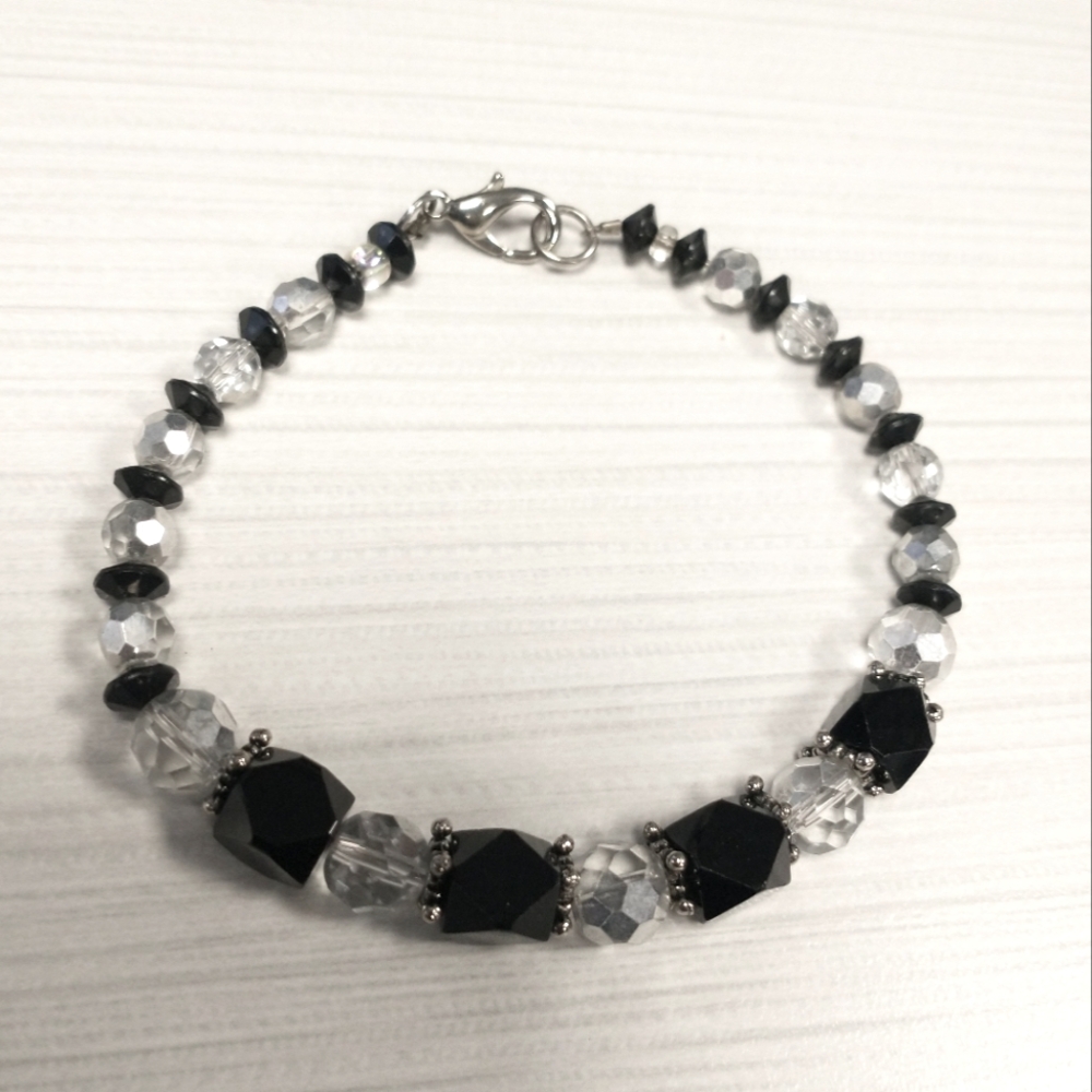 Vintage Handmade Bracelet Plastic &‎ Glass Beads Elegant Black Clear Silver Tone